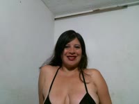 belle femme avec de gros seins et beaucoup d