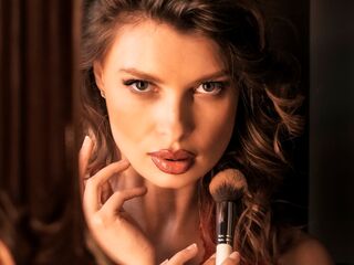 camgirl fingering bald pussy Alessia