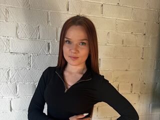 cam girl playing with vibrator DavinaHislip