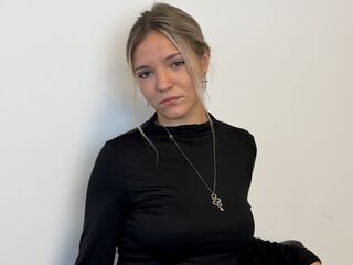 nude camgirl photo KeiraTullier