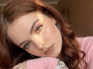 camgirl masturbating with sex toy LeoKluge