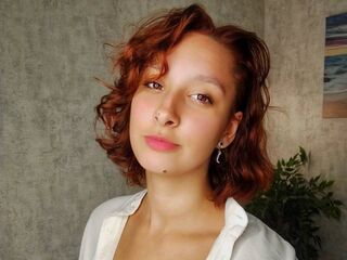 camgirl playing with sextoy LylianRose