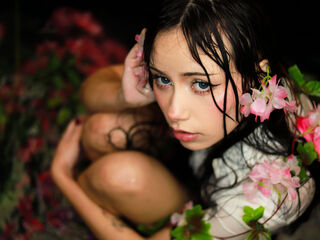 camgirl masturbating with vibrator SukiiStark