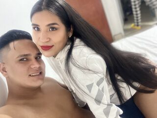 naughty camgirl giving blowjob EmilieAndDylan
