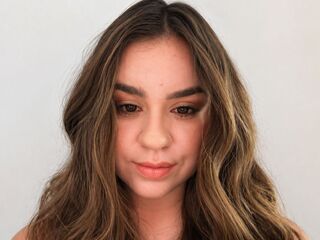 closeup webcam AlexandraThornt