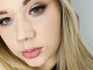 camgirl masturbating with vibrator AminaDigges