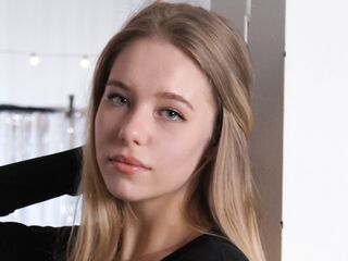 camgirl playing with vibrator AnnetteMajid