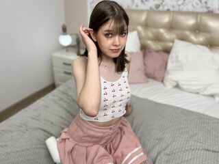 free nude live show BellaStray