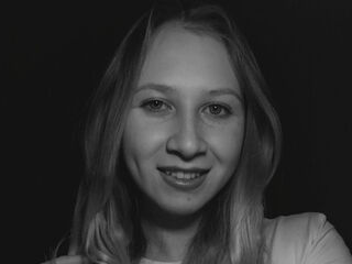 hot cam girl fingering pussy BlanchTrotz