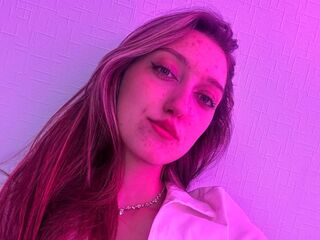 hot cam girl fingering shaved pussy BrandieBeninati