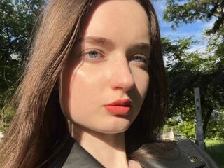 cam girl playing with vibrator BritniVolland