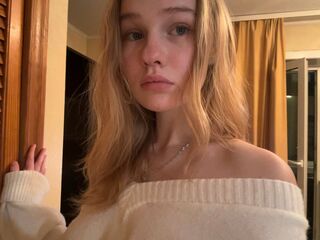 camgirl playing with sex toy BrittaneyCreitz