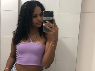 camgirl masturbating with vibrator CamilaHank