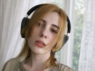 naughty camgirl masturbating CarlHanchett