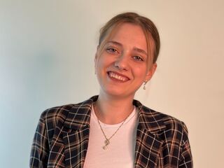 naked girl with cam fingering CherieVanmatre