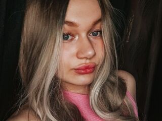 naked camgirl fingering pussy CirillaAkerman