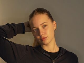 camgirl masturbating with dildo CristalCinnamond