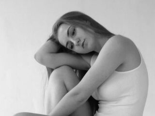 nude webcam girl CwenGammell