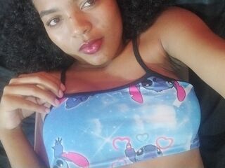 naughty cam girl fingering shaved pussy DaysiPolo