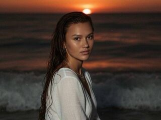 camgirl masturbating with vibrator DelilahCoryea