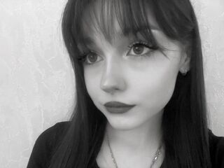 camslut topless EvelynnCaillouet