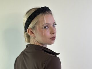 girl fingering shaved pussy EvetteHilado