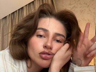 naughty cam girl fingering shaved pussy HippieChristie