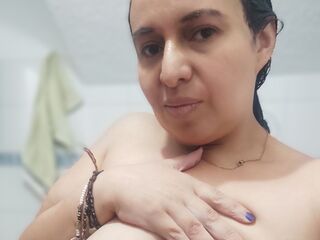 hot strip tease webcam IbannaBely