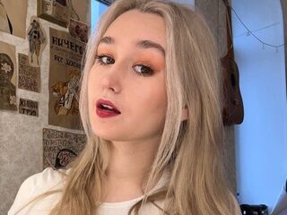 camwhore fingering shaved pussy IlianaEggenberg