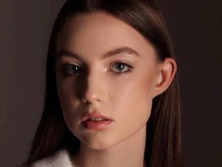 camgirl playing with vibrator JaneneFeig