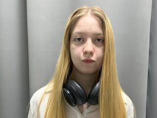 naughty camgirl fingering shaved pussy KarenLowe