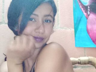 fingering camslut LauSommers