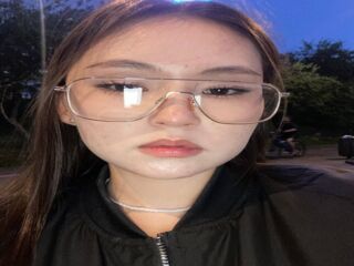 naughty camgirl masturbating with vibrator LauriMoradel