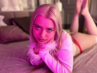 cam girl playing with sextoy LianaHarrison