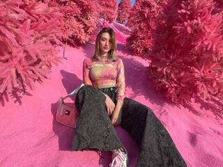 adult chat room LouveniaPranger