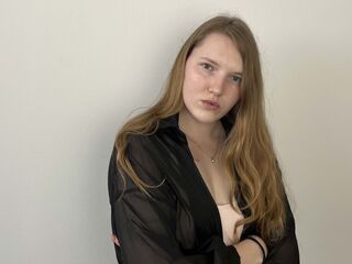 hot cam slut MadalineMosman