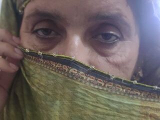 nude camgirl photo MahiKimi