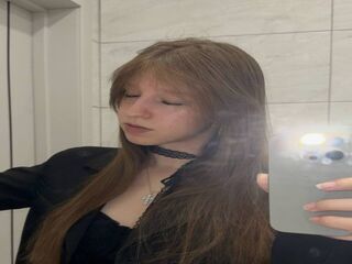 naughty cam girl fingering shaved pussy MarisolKiraly