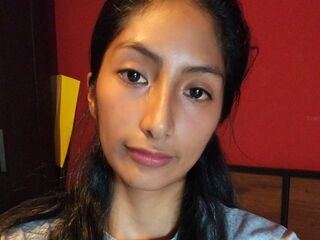 camwhore masturbating with sextoy MayraBravo
