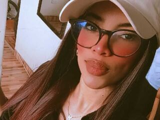 camwhore fingering pussy MeliRivers