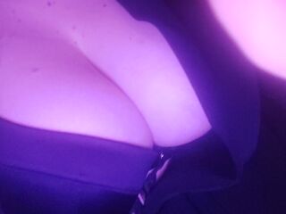 camgirl showing tits MiaSean