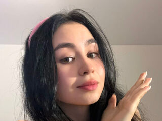 naked girl with webcam fingering pussy MinnieMile