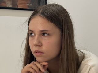 camslut naked MirellaAranda