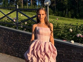 cam MirianaFarris