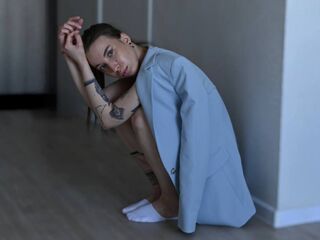 camgirl fingering pussy MirnaLatourette