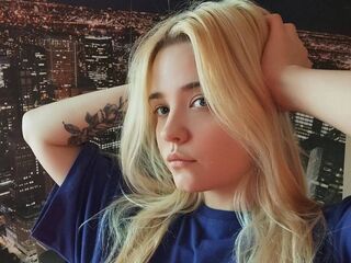 camwhore picture MonnieMoniz