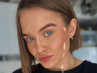camgirl porn MyriamQuinnan