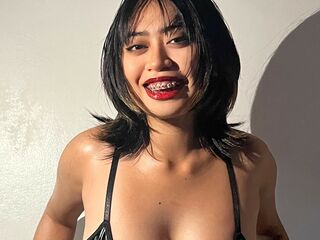 naked webcam girl QuinnRoxy