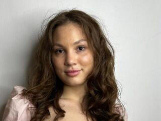 camgirl showing tits RegenaCrichlow