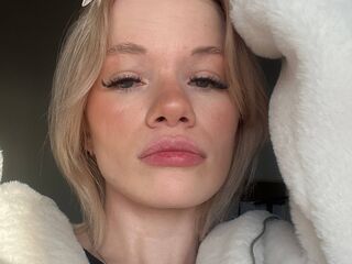 hot cam slut RenitaKoo